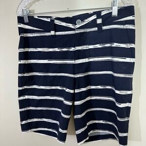 Southern tide sz med men’s shorts in navy and white newer